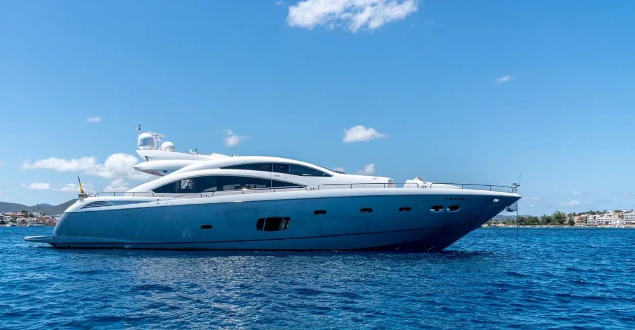 בסאד (Sunseeker Predator 84) - הזמנות לקיץ 2026 מתקבלות כעת ממרינה בוטאפוץ', איביזה