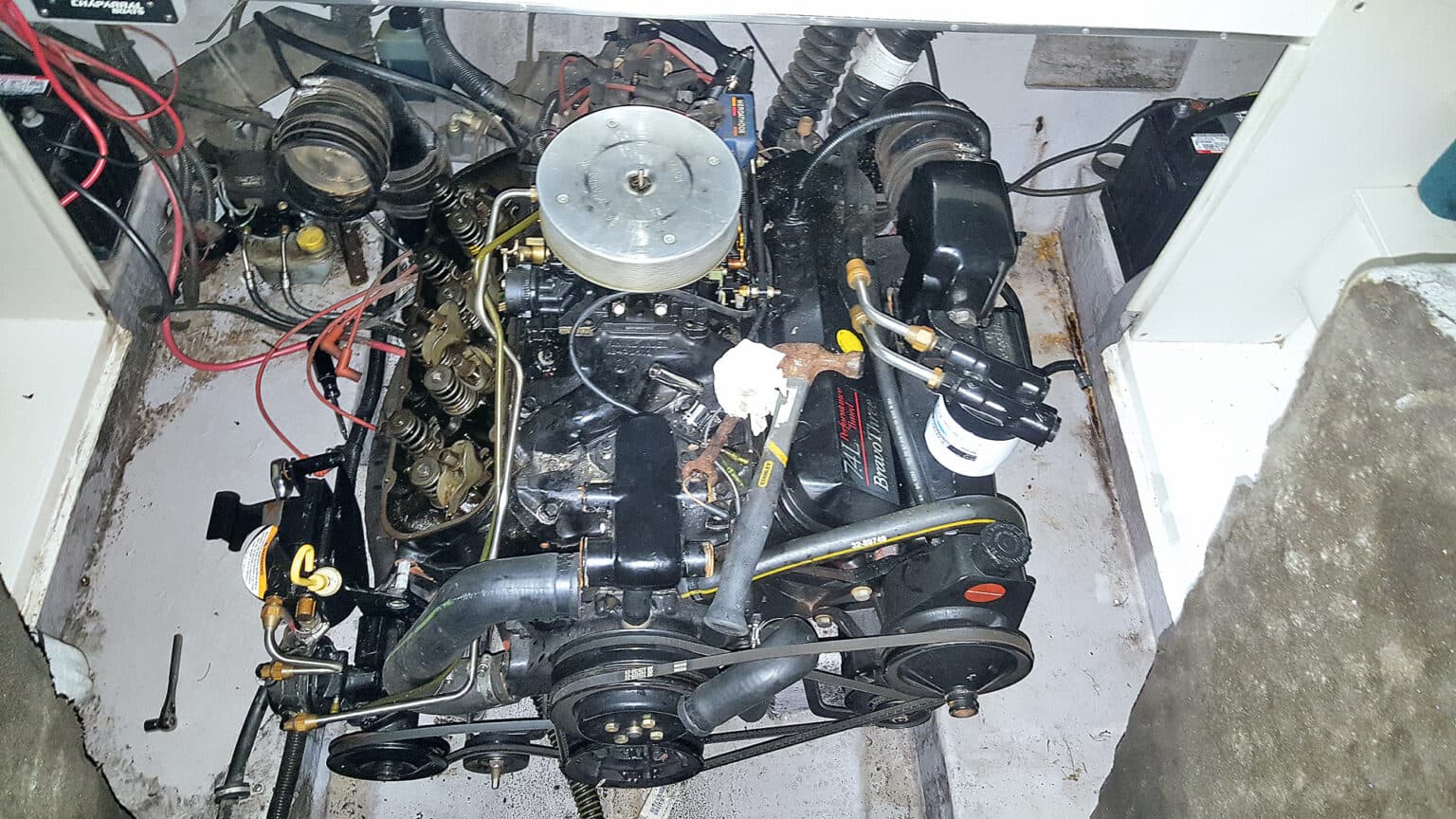 7.4 litrlik V8 yuxarı hissəsinin yenidən qurulması Chaparral 2550 SX-i sahil kruizinə necə qaytardı
