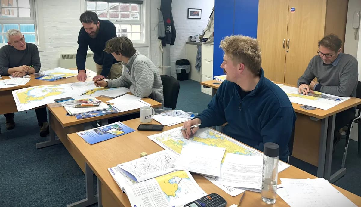 Choosing Between Classroom and Online RYA Navigation Courses: What Works Best