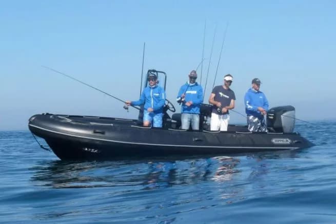 למה סירות RIB שולטות בדיג ספורטיבי: שינוע, התנהגות בים ופשרות על הסיפון
