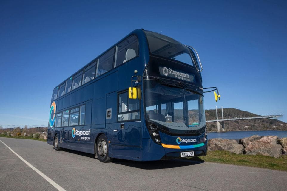 Bezplatné cestovanie autobusom pre vojenský personál a veteránov: Pocta od spoločnosti Stagecoach South