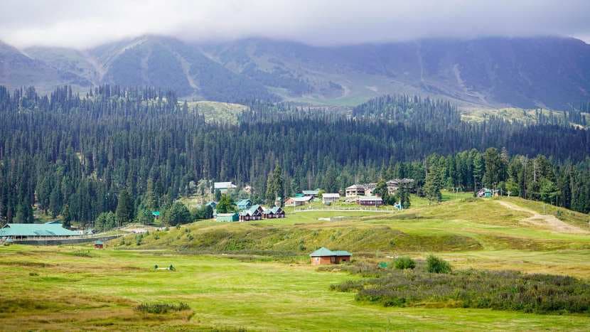 Gulmarg Welcomes Tourists Back, Reviving Hopes for Local Tourism