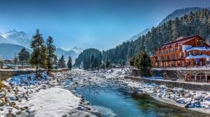 पहगाम में पर्यटकों की तादाद में इज़ाफ़ा, नए साल की तक़रीबात की आमद के साथ सुरक्षा मज़बूत