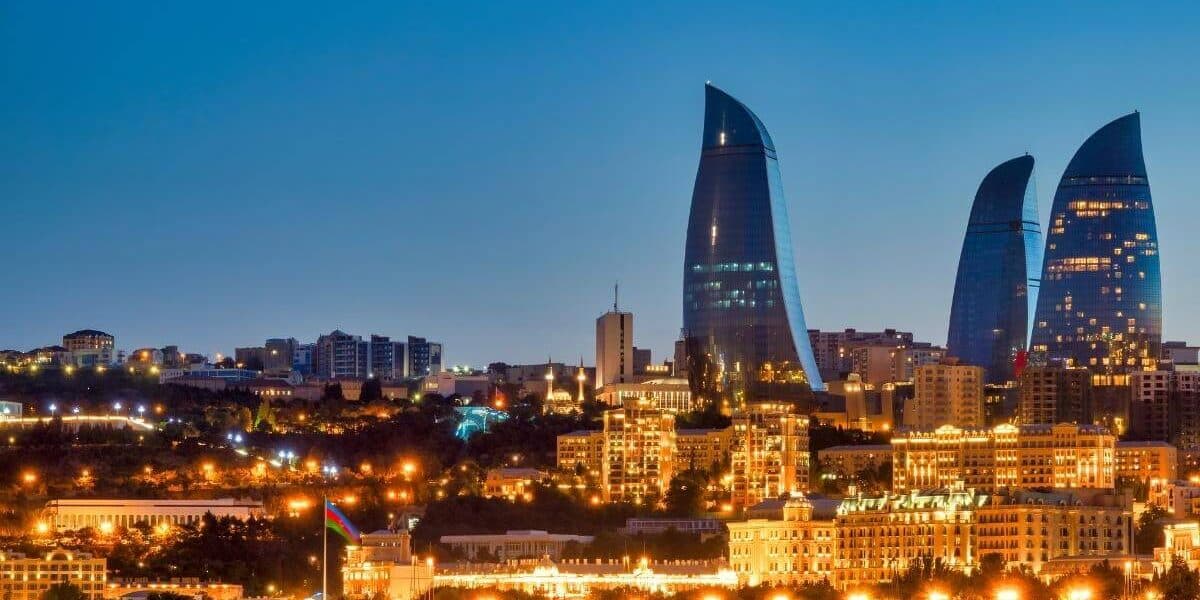 اكتشاف أذربيجان: دليل إلى مناطق الجذب والتكاليف والنصائح