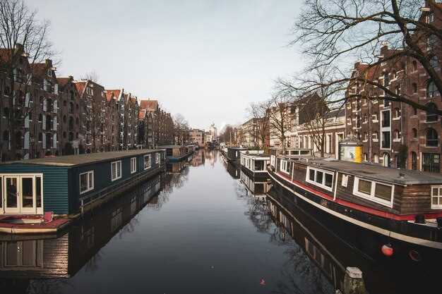 What the 60-minute itinerary covers: canal highlights and landmarks