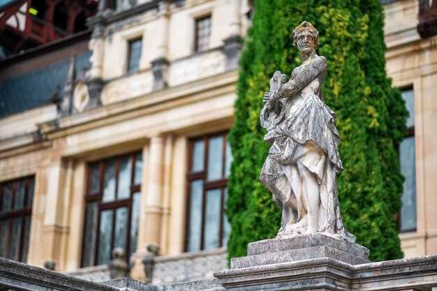 10 Must-See Louvre Sculptures and Statues: An Essential Guide