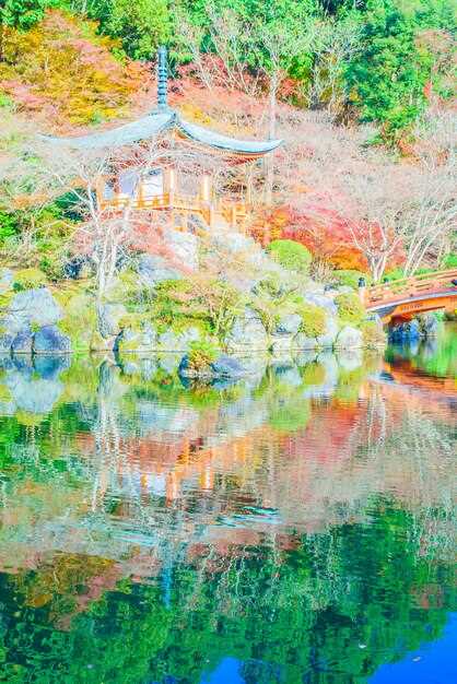 Decoding technique: color, light, and brushwork in the Water Lilies