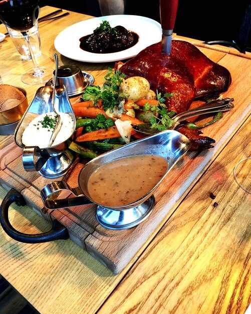 13 Must-Try Foods to Eat in St. Petersburg – A Culinary Guide
