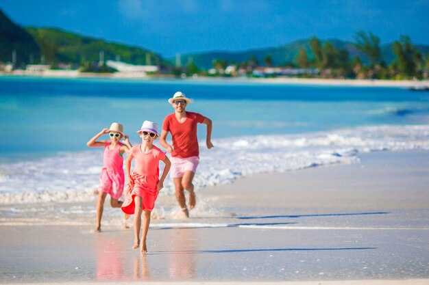 29 destinations de plage incroyables pour les familles - Le guide ultime des escapades familiales 29 destinations de plage incroyables pour les familles : le guide ultime des escapades familiales