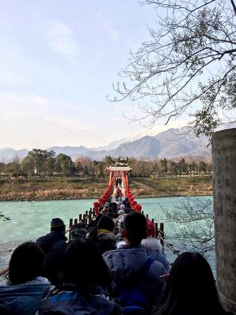 Seat reservations, peak hours, and saving with passes