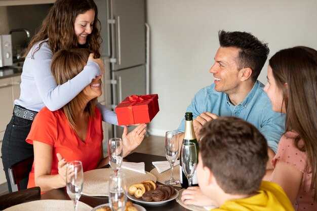 Know Your Friends’ Perks: Tap Hidden Access and Group Offers
