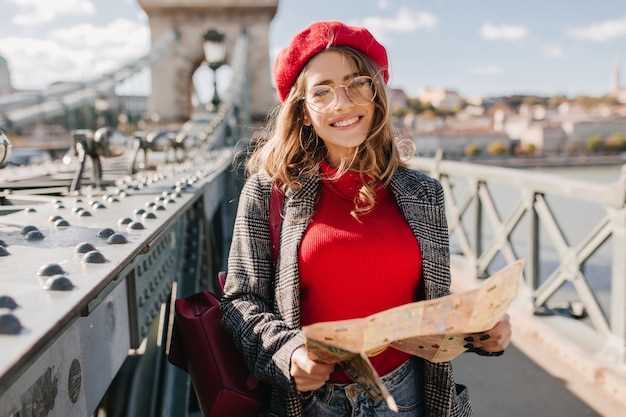 Address locals correctly: use formal vous in first encounters