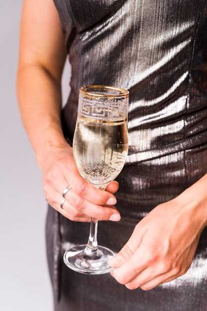 Practical quick guide for buying, serving, and savoring Prosecco