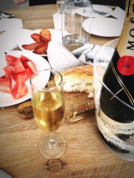 What Prosecco is and how it’s produced (Glera, Charmat method, bubbles)