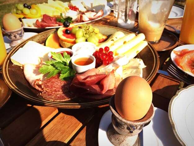 Where to stay and how to navigate neighborhoods around top brunch spots