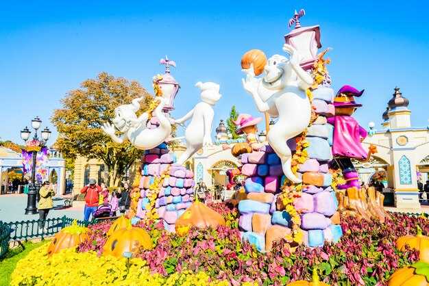 Seasonality, crowds, and event calendars you should plan around