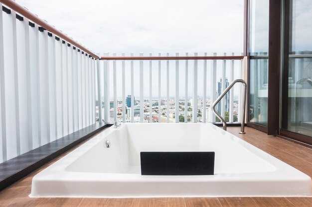 A Bathtub Named Desire: The Cape, a Thompson Hotel – Cabo San Lucas Review