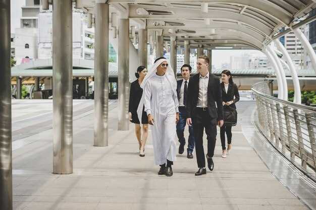 Abu Dhabi Sightseeing Tour vanuit Dubai - Begeleid bezoek in kleine groep aan de Sheikh Zayed Grand Mosque Abu Dhabi Sightseeing Tour vanuit Dubai: Begeleid bezoek in kleine groep aan de Sheikh Zayed Grand Mosque