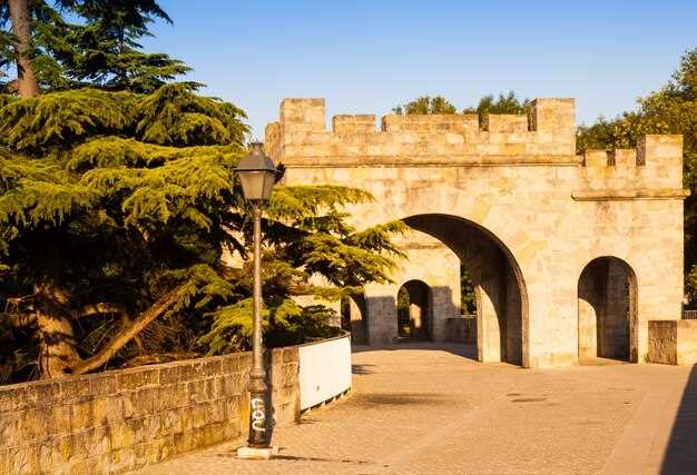 Alcazaba Granada: Ghid complet pentru fortăreața maură din Granada