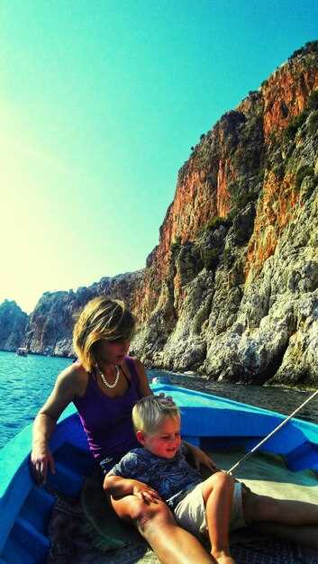 Alcudia Sunset: 3-Hour Trip with Drinks, Tapas, SUP & Snorkel