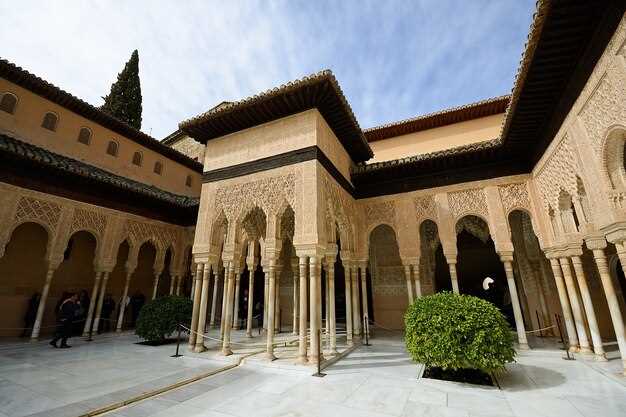 Guida pratica alla pianificazione per i Palazzi Nasridi, l'Alcazaba, il Generalife e l'accesso all'autobus Hop-On Hop-Off