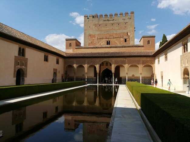 Tour "Salta la Coda" dell'Alhambra: Palazzi Nasridi, Alcazaba e Generalife a Granada