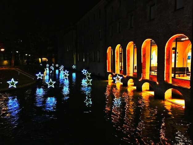 Best time to visit to balance crowds and light installations