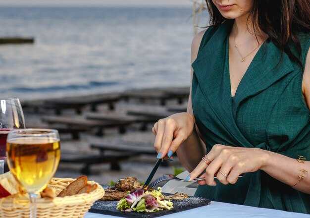 Practical guide to dining, connectivity, and onboard etiquette after the split