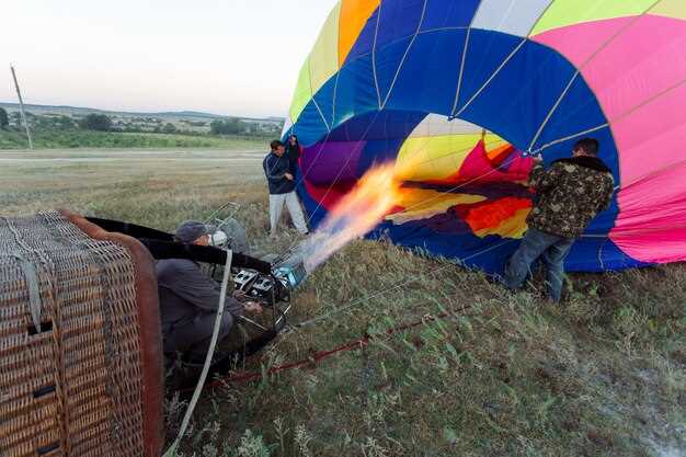Ballooning in Illinois: Weather Windows, Sunrise Flights, and Seasonal Availability