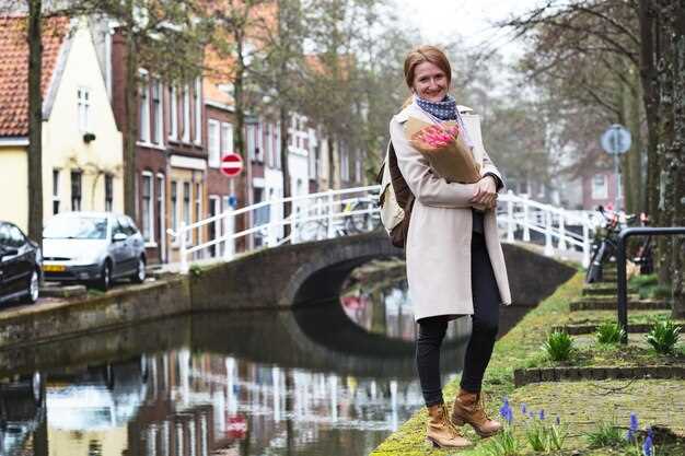 How to reach Muiden and Muiderslot Castle from Amsterdam by train, bus, or bike