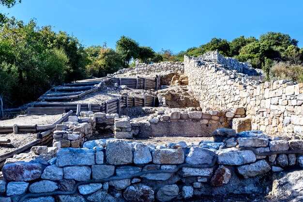 Excursión de un día a la antigua Corinto: ruinas, museo y horario de trenes