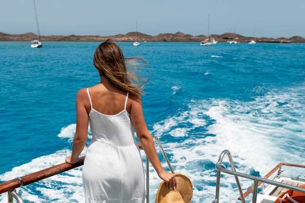 Booking tips: price, cancellation, and best time to sail