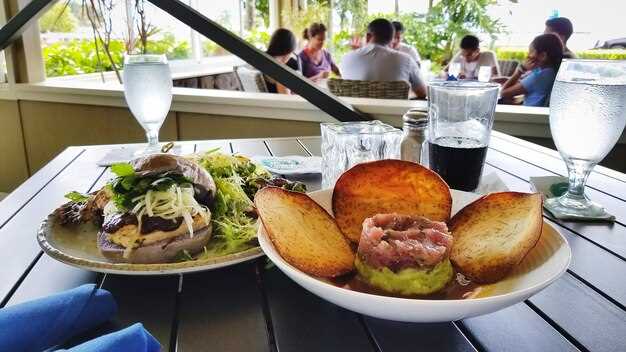 All-Day Dining in Chicago: Practical Strategies for Universal Appeal near the Driehaus Museum