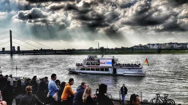 Gourmet Dining Aboard: Menus, Dietary Options, and Beverage Packages