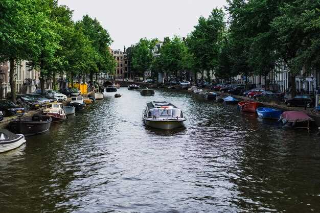 Objevte Amsterdam – plavba lodí po kanálech z věže A'DAM k muzeu Moco Objevte Amsterdam: Plavba po kanálech z věže A'DAM k muzeu Moco