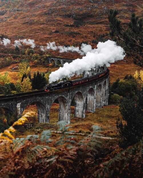 Highlands Must-See Stops: Edinburgh to Fort William, Glenfinnan Viaduct, Mallaig, and Skye