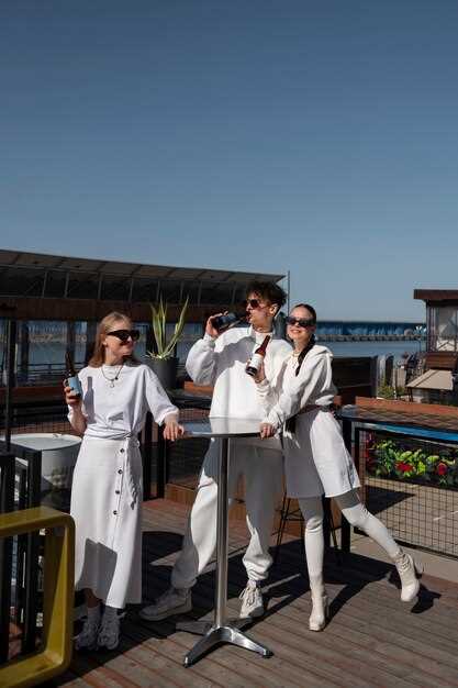 Enchanting Dubai Marina – 3-Hour Luxury Sunset Cruise with BBQ for One