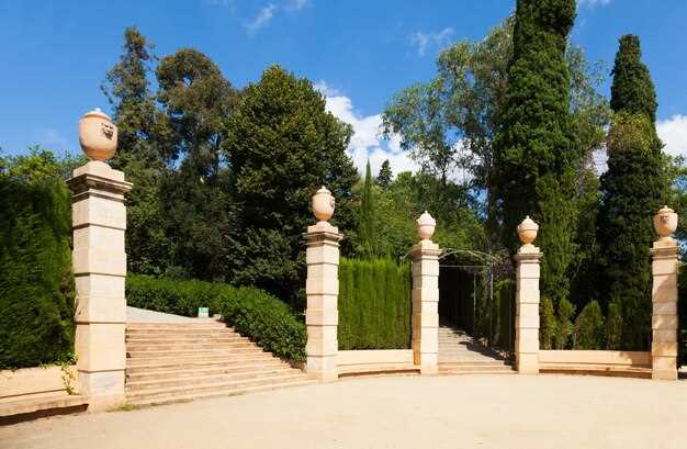 Europe's Favourite Gardens: Pillars, Pergolas, Palms and Pines