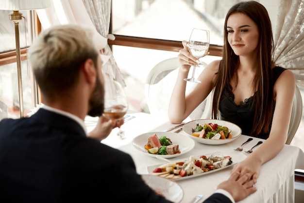 Vivi l'eleganza di una crociera con cena gourmet a 3 portate a Parigi e visita turistica panoramica.