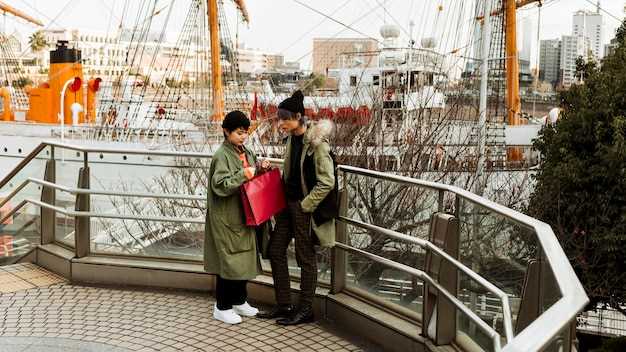 Experience the Montparnasse Tower and Seine River Cruise with Bateaux Mouches
