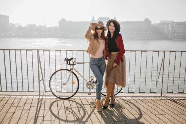 Explore London: Royal Bike Tour with Scenic River Thames Cruise