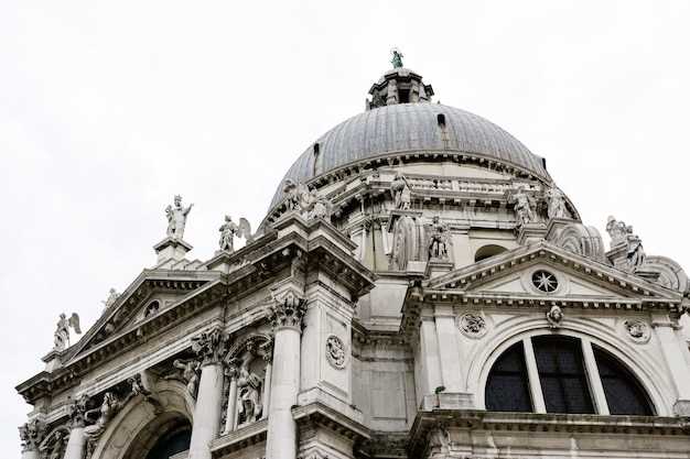 Explore St. Peter's Basilica - A Masterpiece of Renaissance Architecture and Spiritual Significance Explore St. Peter's Basilica: A Masterpiece of Renaissance Architecture and Spiritual Significance