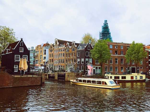 Flagship Amsterdam Canal Cruise: Explore the City from Central Station