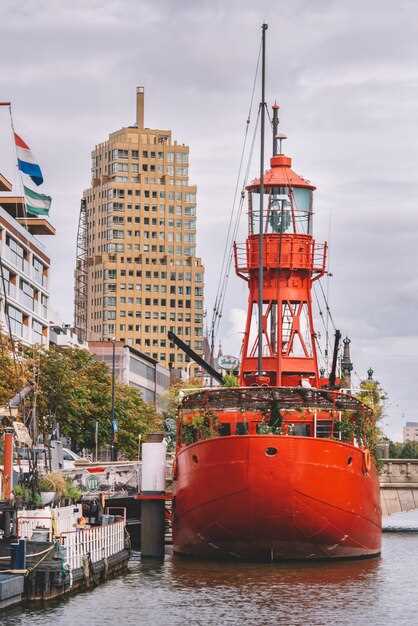 Hamburg 2-Hour Harbor Cruise: Best Short Harbor Tour on the Elbe