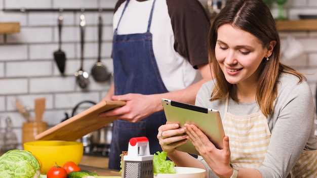 How to Save Money on Food When You Aren't a Cook - Easy No-Cook Tips How to Save Money on Food When You Aren't a Cook: Easy No-Cook Tips