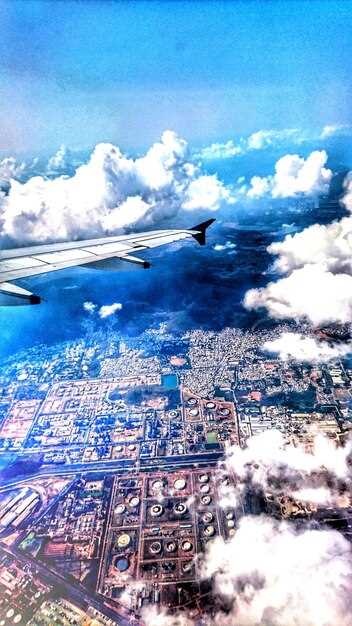 Flight path highlights: Palm Jumeirah, Burj Al Arab, and Downtown Dubai