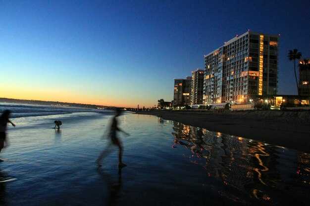 Hotel services and practical FAQs: check-in/out times, parking, pet policy, and loyalty perks