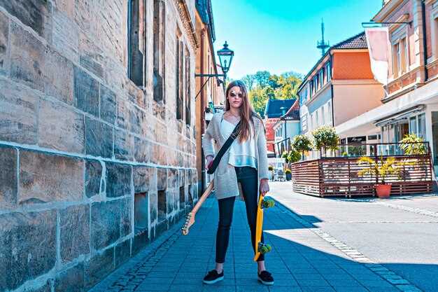 Practical considerations: best time to walk, weather, and accessibility