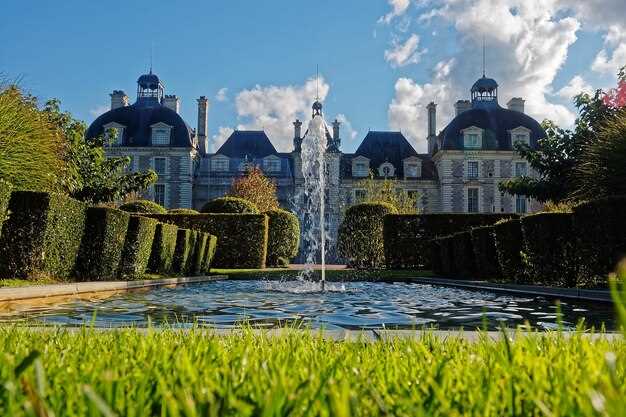 Loire Valley Day Tour: Chambord and Chenonceau with Lunch at a Private Castle