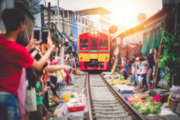 How to reach Maeklong Market from Bangkok in under 1 hour by rail and taxi